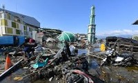 Jumlah korban dalam tsunami di Indonesia terus meningkat
