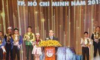 Memuliakan 9 warga muda tipikal Kota Ho Chi Minh
