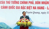 Kepala Departemen Organisasi KS PKV, Pham Minh Chinh menghadiri upacara mencanangkan kompetisi di Provinsi Tuyen Quang