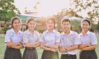 Kalangan pemuda Thailand dengan tata biga  dan bahasa Vietnam