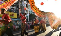 Banyak aktivitas berlangsung secara bergelora dan meriah dalam Pesta  Cap Go Meh- Cho Lon