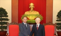 Sekjen, Presiden Nguyen Phu Trong menerima Delegasi tingkat tinggi Keamanan Publik Laos