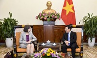 Deputi PM, Menlu Viet Nam, Pham Binh Minh  menerima Dubes Kanada, Deborah Paul
