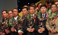 Party leader praises Vietnamese business community's role