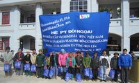 VOV5 presents New Year gifts to the poor in Lai Chau province