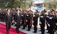 President begins an official visit to Laos 