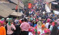 Khau Vai love market festival opens