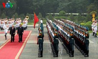 Top Lao leader welcomed in Hanoi 