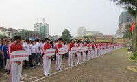 Ha Noi Moi running race for peace 2013