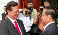 Prime Minister Nguyen Tan Dung receives Lao counterpart