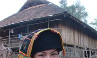 Khan Pieu, the traditional scarf of black Thai women
