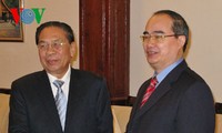 Lao Party leader welcomes Vietnam Fatherland Front delegation 