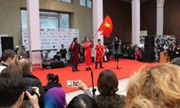 Vietnam joins charity fair in Ukraine