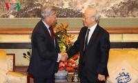 Party leader Nguyen Phu Trong receives leaders of Chinese groups