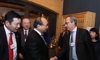 Prime Minister Nguyen Xuan Phuc participated in WEF activities 