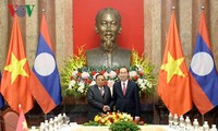 President praises flourishing Vietnam-Laos special solidarity 