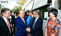 PM visits Australian National University, meets overseas Vietnamese 