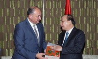 Vietnamese PM receives Minister-Presidents of Flanders and Wallonia