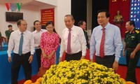 Leaders pay Tet visits to policy beneficiaries, poor people 