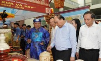 PM visits exhibition on Thanh Hoa province, inaugurates dairy farm