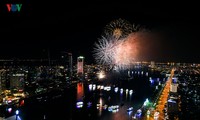 Visitors to Danang treated to spectacular fireworks displays