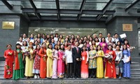 80 Vietnamese expats complete Vietnamese language training course 