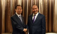 PM receives LDP Secretary General, Vietnamese intellectuals in Japan