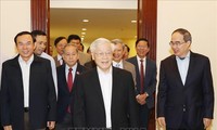 Party leader, President chairs Politburo meeting on Thua Thien Hue, Buon Ma Thuot development 
