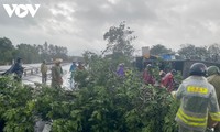 Typhoon Molave slams central Vietnam, one person killed