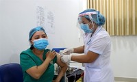 Vietnam to list 10 priority groups for free COVID-19 vaccination