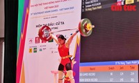 Weightlifter Pham Thi Hong Thanh sets three SEA Games records