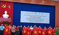 1,000 life jackets given to fishermen in Khanh Hoa 