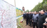 PM urges fastest implementation of Ring Road 4 project in Hanoi capital region