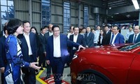 PM visits socio-economic facilities in Hai Duong 