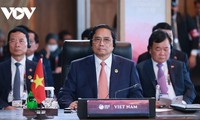 ASEAN Summit approves 10 documents on cooperation orientation