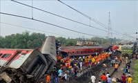 Vietnamese leaders extend condolences on India tragic train crash 