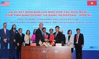 Binh Duong province, US state of Nebraska sign MoU on cooperation 