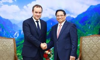 PM applauds French minister for attending Dien Bien Phu Victory celebration 
