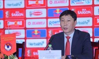 Head coach Kim Sang-sik makes debut appearance 