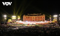 Hue ancient capital illuminated in arts festival’s opening night 