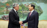 Standard Chartered chairman reiterates willingness to work with Vietnam for prosperity 