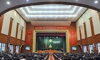 越南国会常委会就两部法律草案进行讨论