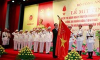越南国家主席陈大光出席人民公安参谋力量传统日70周年纪念仪式