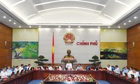 越南政府举行5月工作例会
