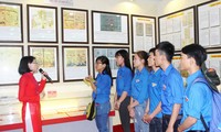 “黄沙长沙归属越南-历史和法理证据”地图和资料展在平阳省举行