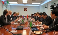 越南祖国阵线中央委员会主席阮善仁访问俄罗斯