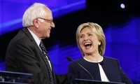 美国总统选举：伯尼·桑德斯宣布将投票给希拉里·克林顿