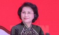 阮氏金银会见老挝建国阵线中央委员会主席赛宋蓬