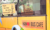体验新颖独特的河内公交车咖啡馆
