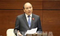 越南政府总理阮春福接受国会代表质询